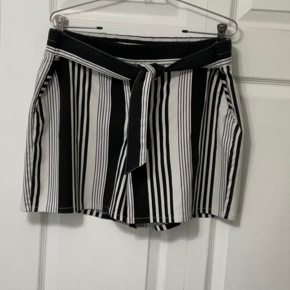 INC Paperbag Pull On Shorts with front tie, Size XL, black and white stripe